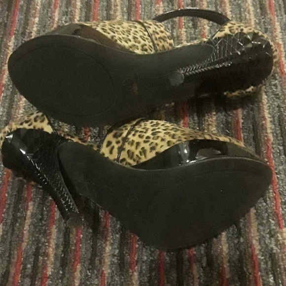 Heels - Picture 5 of 7